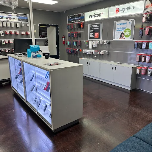 Inside the Wireless Inc phone store in Phenix City, AL — phones, cases and accessories
